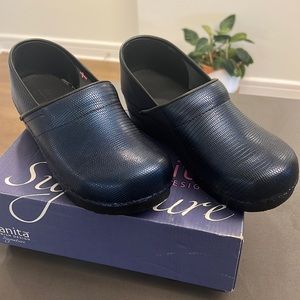 New in Box blue crocodile sanita clogs. Perfect for work!